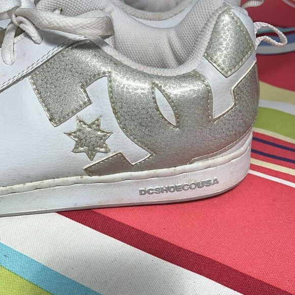 EXCELLENT CONDITION WOMEN’S 11 DC SHOES LOW TOP WHITE SNEAKERS/SKATE SHOE - Picture 10 of 10